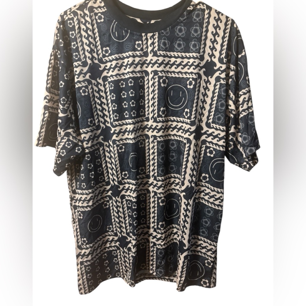 Men’s Pacsun smiley face navy multicolor shirt size large
